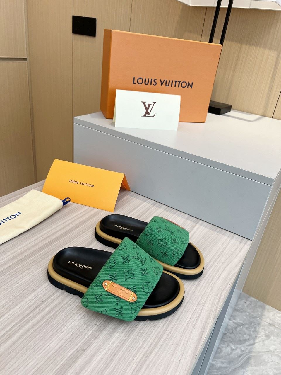 Louis Vuitton Slippers